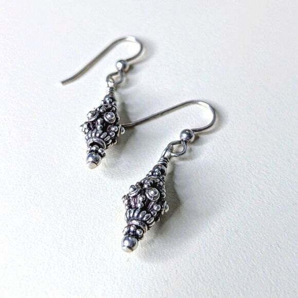 Jewelry - Silver Filgree Intricate Wires